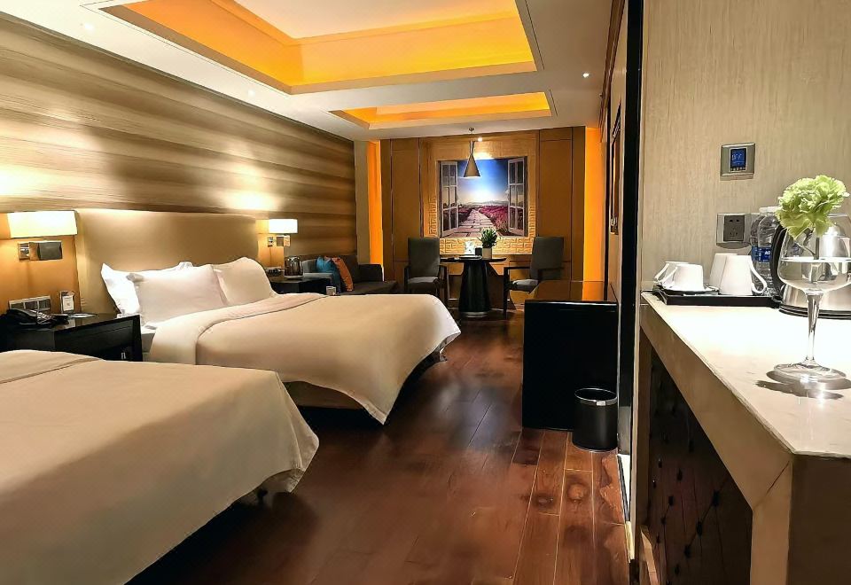Lia! By Minyoun Chengdu Rezen Hotel (Chunxi Taikoo Li Store)Tranquil Quadruple Suite (Two Double Beds, Double Vanity, Bar, Bathtub)