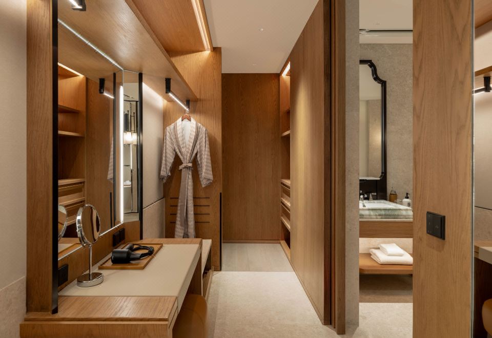 Dusit Thani BangkokClub Suite 1 King, High Floor, Park View