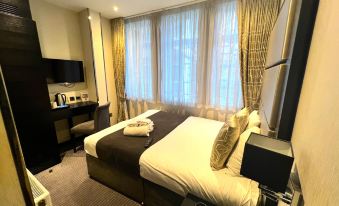 Great St Helen Hotel - Housity