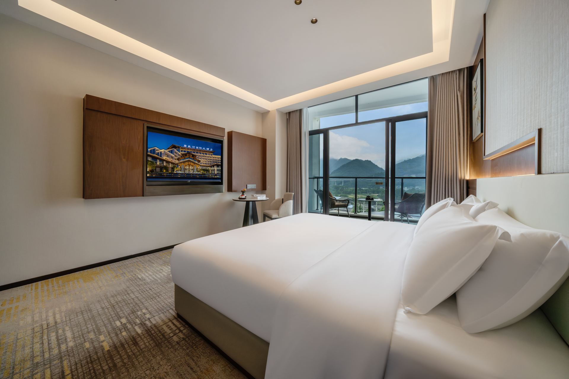 Deluxe Queen Room