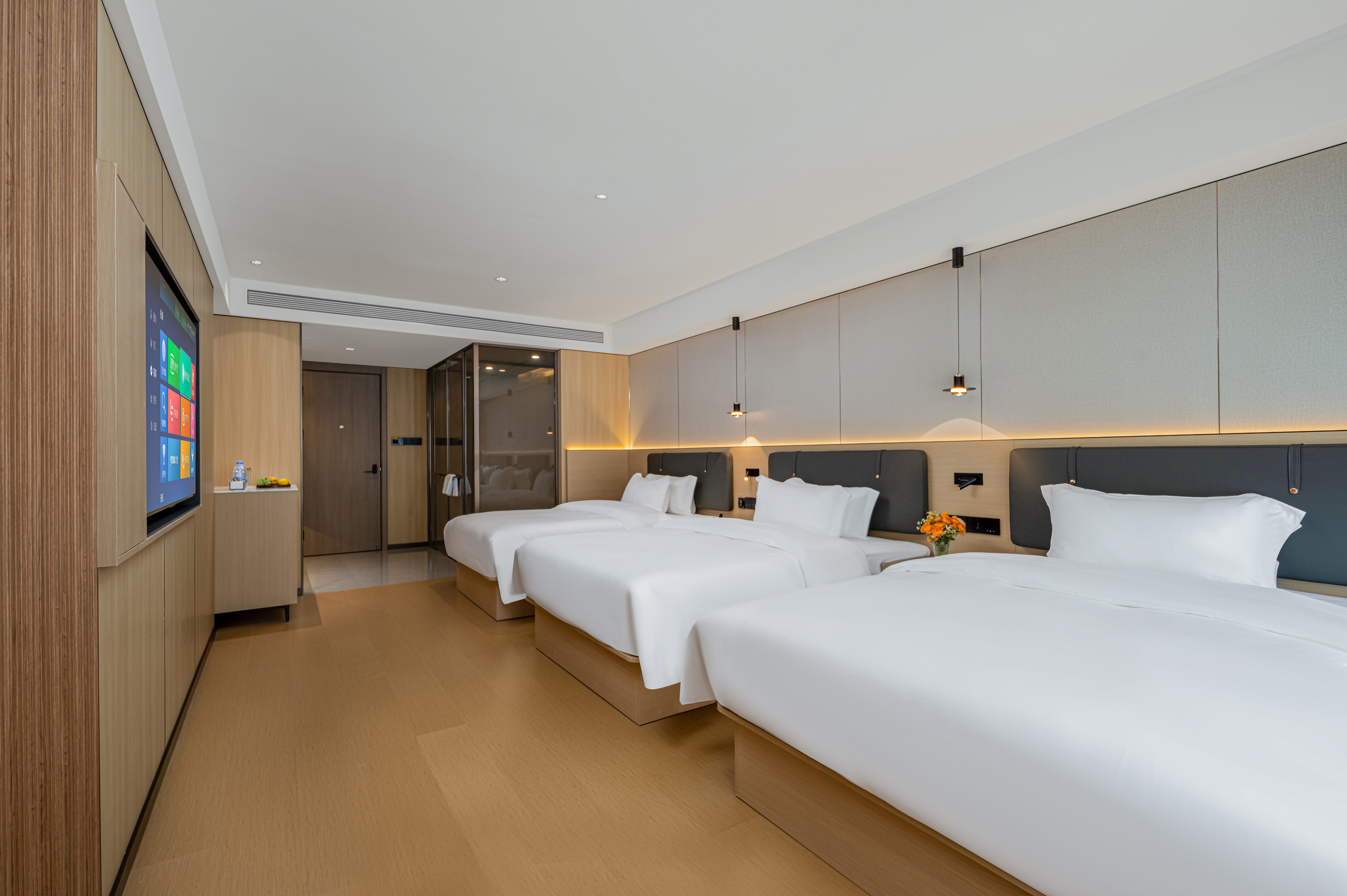 豪华街景三人间（乳胶床垫+Mini小冰箱+智能马桶）