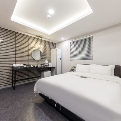 프리스티지애견동반(애견비별도) 무료조식,라면,금연(이름변경)테이블,스타일러/넷플릭스이용가능,무료세탁&건조,무료애머니티(애견비별도)예약후호텔측으로반드시전화요망 호텔 24st 프리스티지 쿠폰