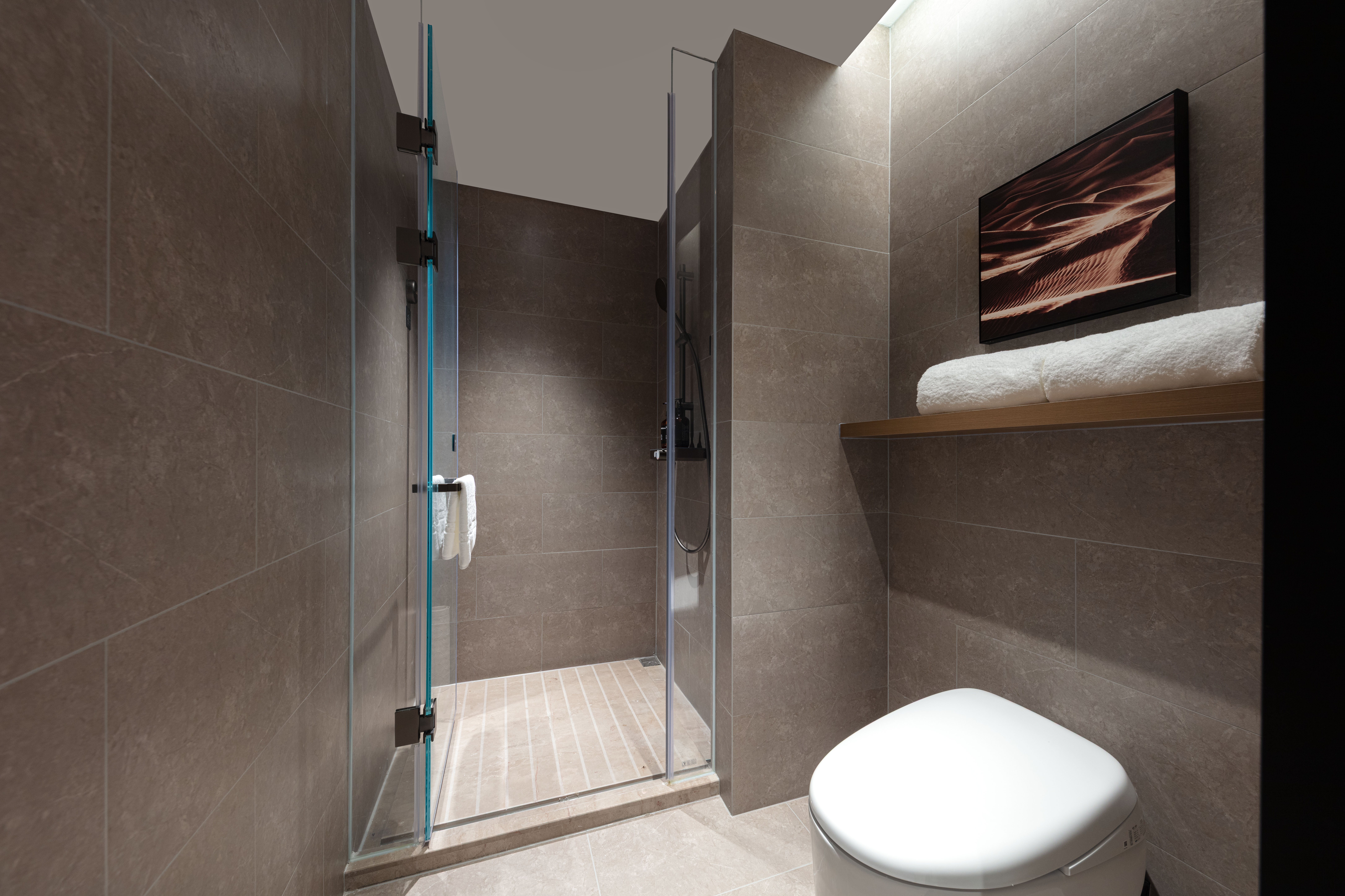 高级城景大床房【智控-深睡床垫-城市景观-mini冰箱】