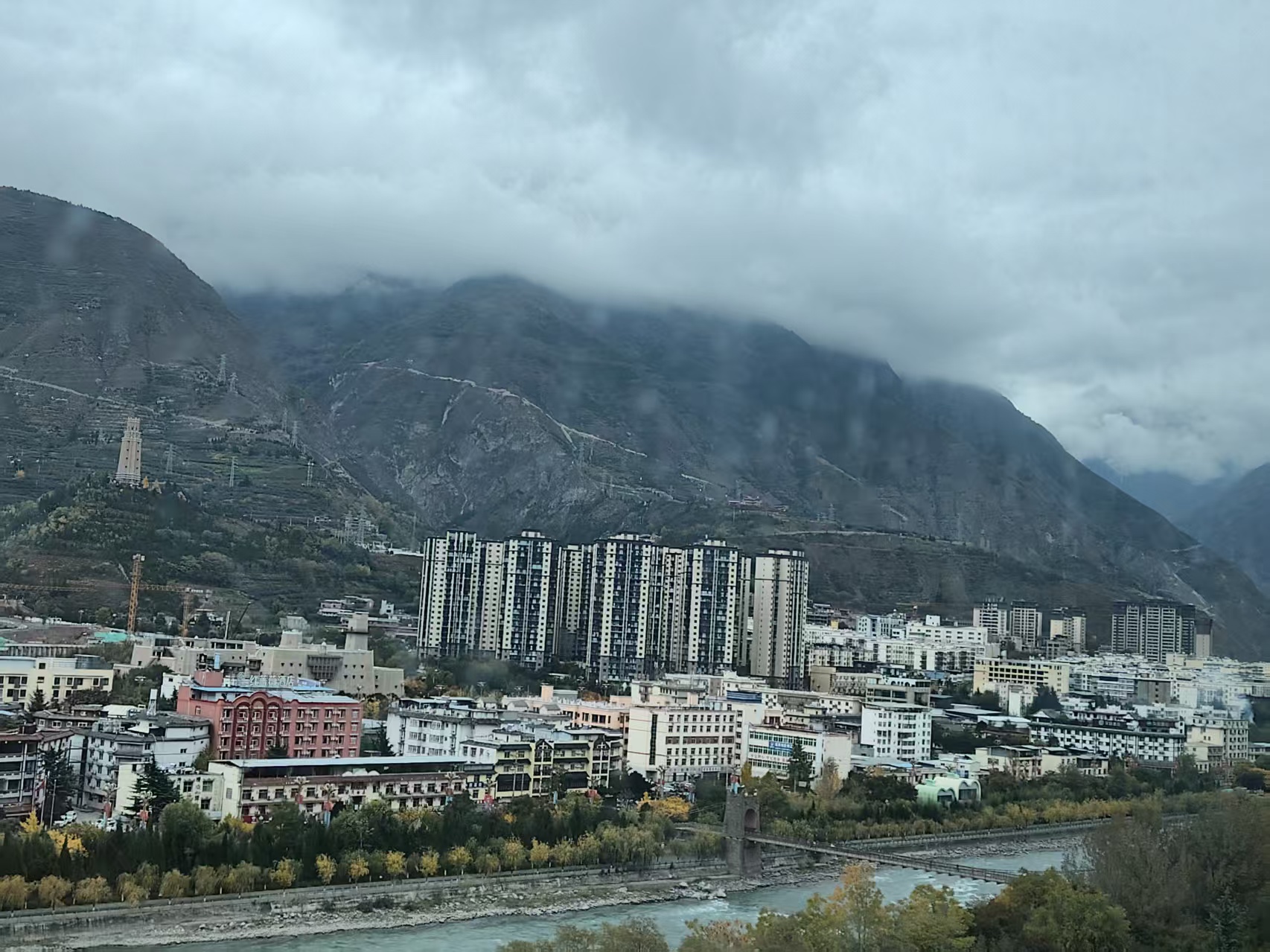 如雅江景投影大床房（智能客控+零压床垫+中央空调）