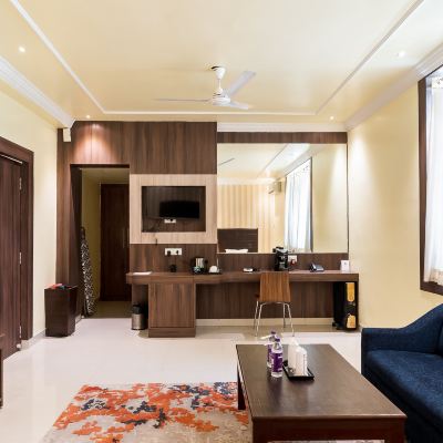 Executive Family Room With Twin Beds Niranjana Hotel Promo Code