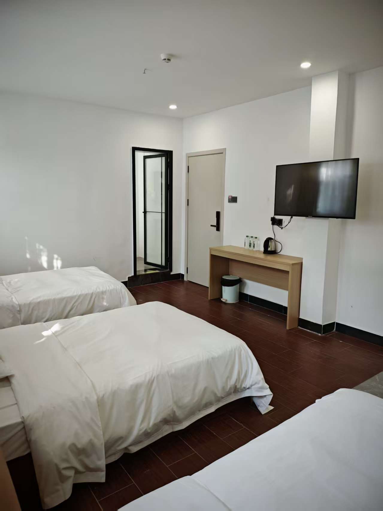 雅致家庭三床房