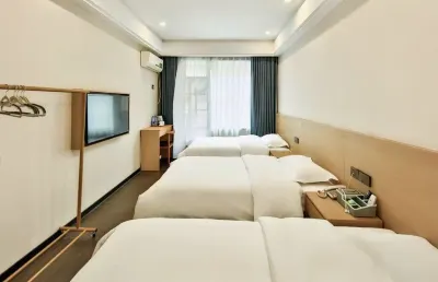 Pinjia Hotel (Yichun No.1 High School Second People's Hospital) Hotels in 