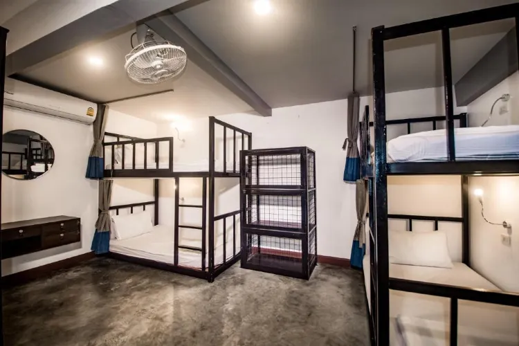 10 Bed Mixed Dormitory
