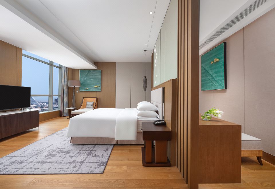 Crowne Plaza Beihai Silver Beach2 King 2Bdrm STE Ocean View  Lounge Access 