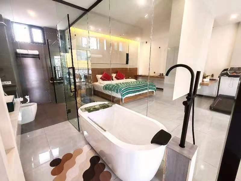 云烟豪华大床房（独立空调）