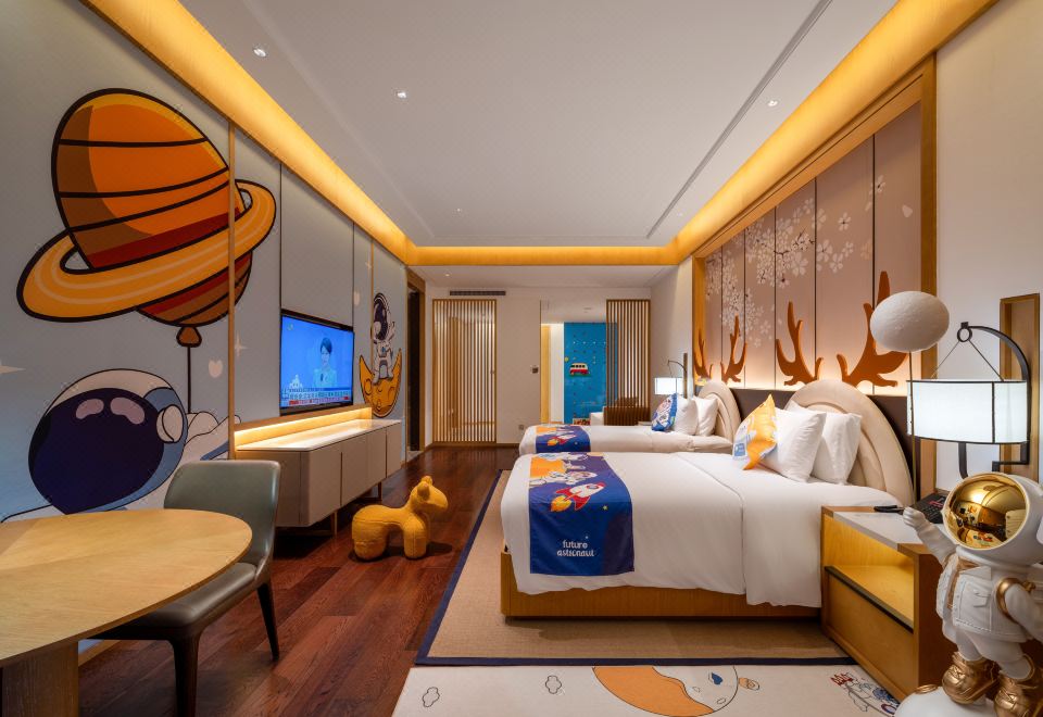 糖果星球亲子三床房（园景阳台丨太空舱丨萌娃帐篷）