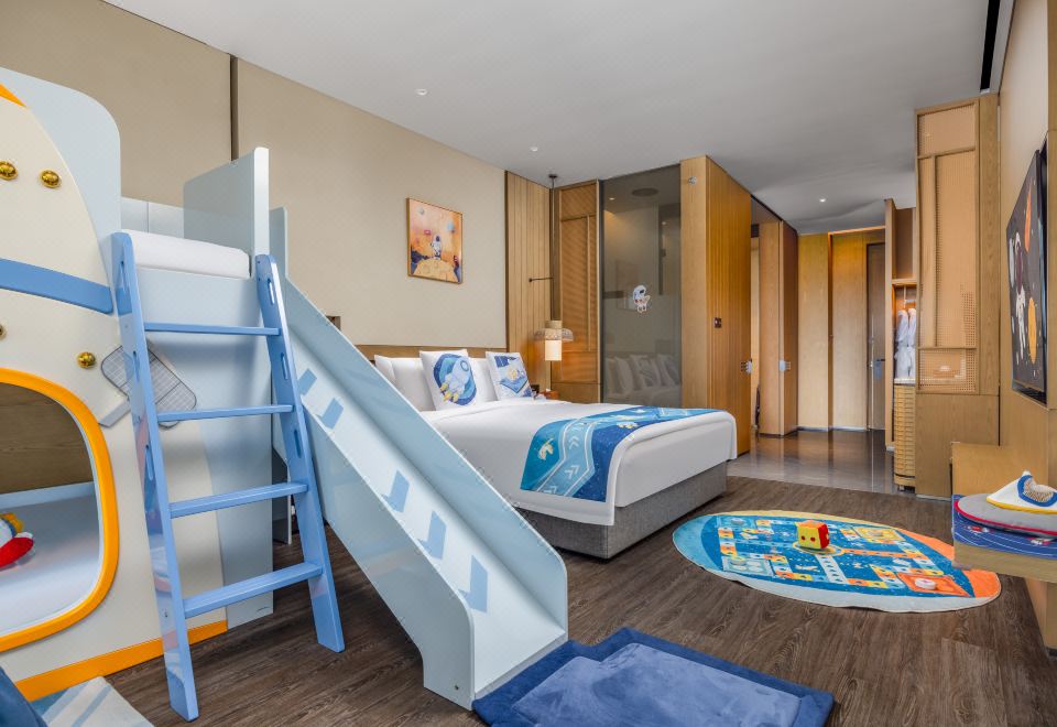 航天主题客房，1张大床及1张上下床