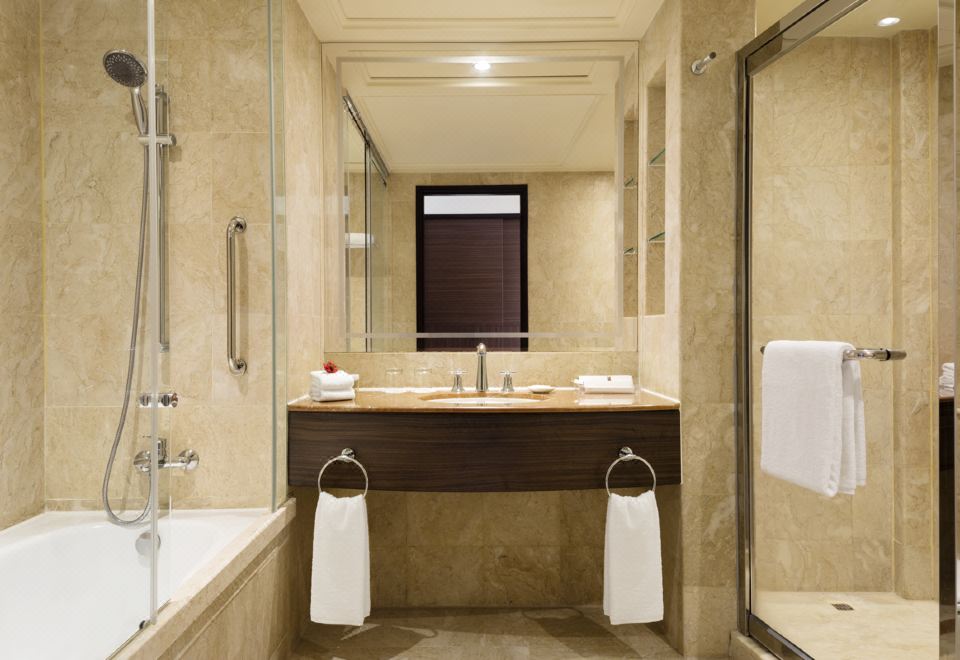 Hong Kong Gold Coast HotelPremier Seaview King Room