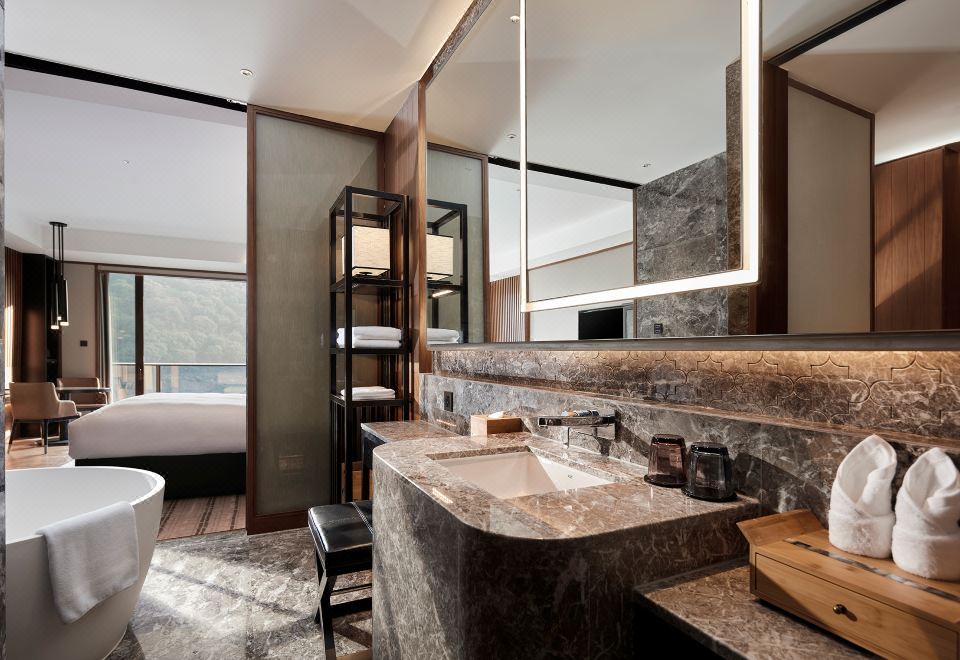 Xianghu Xiaoyao ManorFairyland AI Family Interaction Double Bed Room (AI Creation + MR Floor Projection Game)