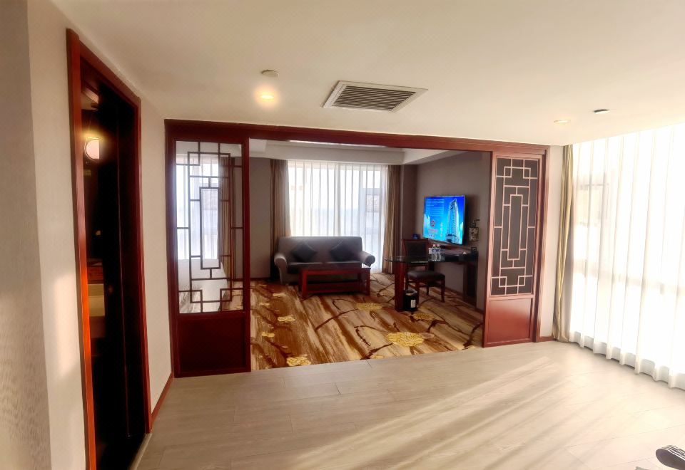 豪華大床間（保險箱+加濕器+小冰箱）