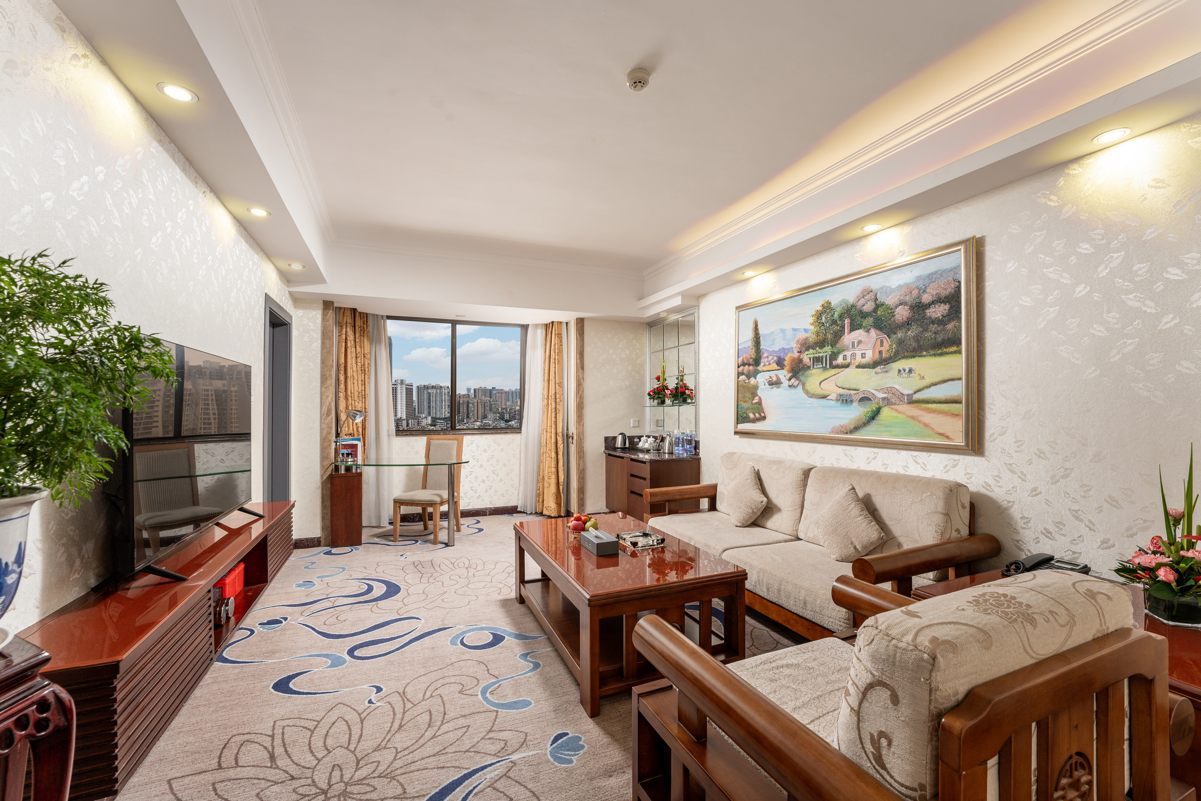 Huahai Hotel (Guangzhou Jiangnanxi changgang Metro Station)亲子套房【一室一厅|超大床+小童小床+小童用品】