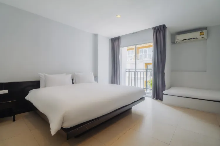 ห้องดีลักซ์ เตียงใหญ่ 1 เตียง