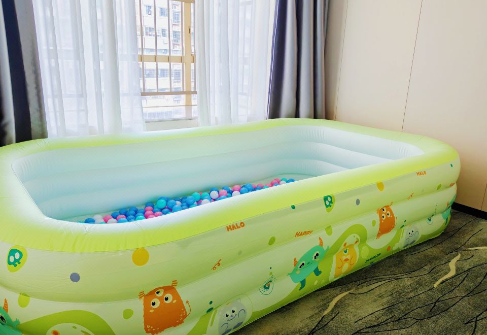 Clayton Hotel Guangzhou1-bedroom And 1-living Room Suite