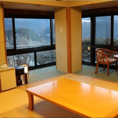 A Corner Room Where You Can Fully Enjoy Nature [Japanese Room] [Non-Smoking] [Lake View] [Mountain View] 青蓮寺レークホテル クーポン