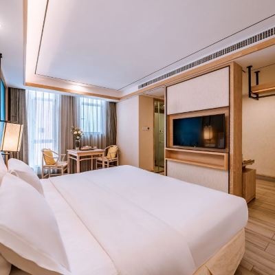 豪華大床房/親膚浴袍/深睡床墊/MINI冰箱 花築·麗江藏元雪山攬景飯店（古城大水車店）優惠