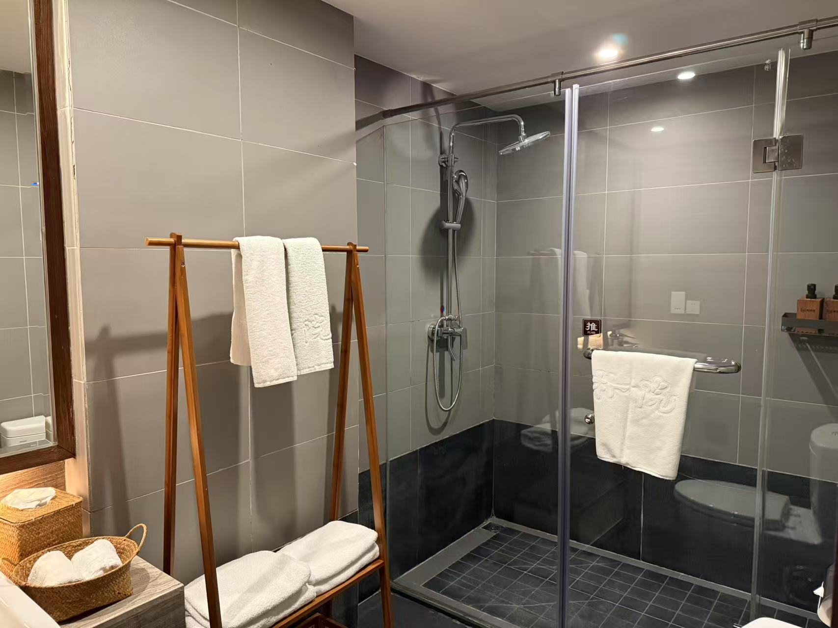 禅居大床房（顶喷花洒＋智能电视投屏＋商务休闲空间）