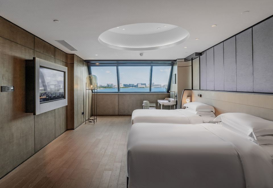 双卧湖景家庭套房