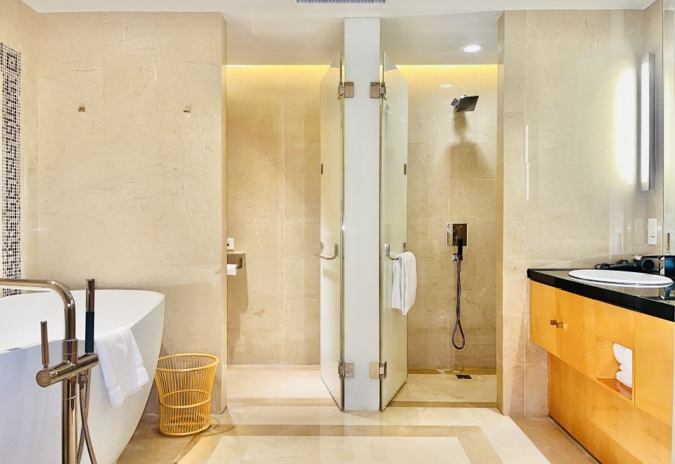 Business King Room