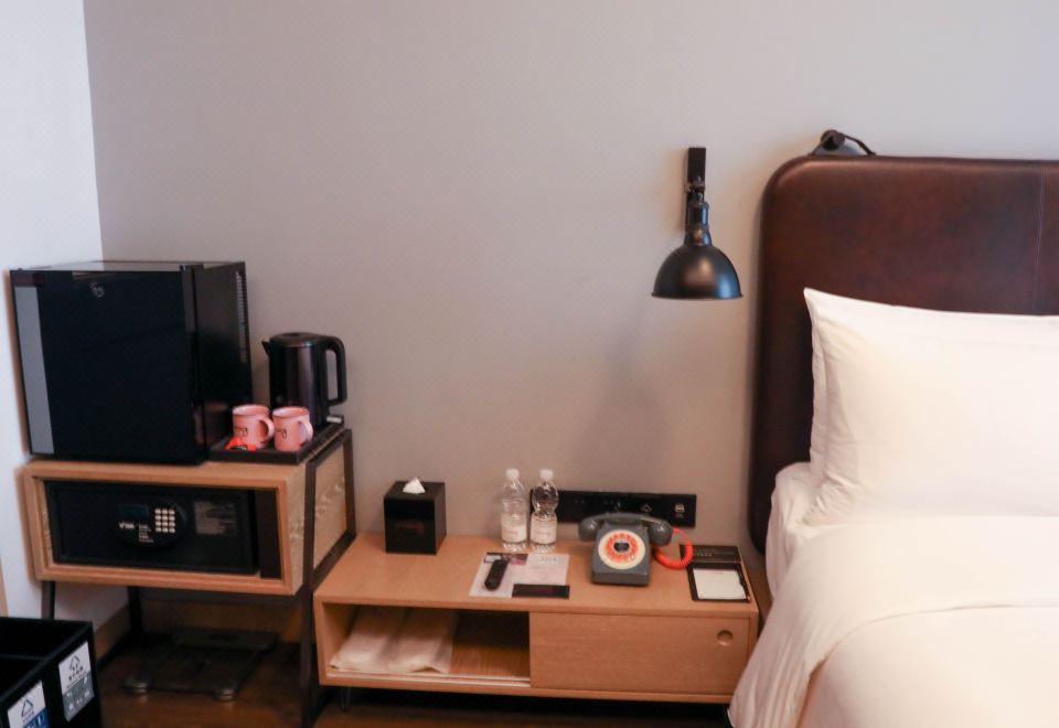 Moxy Shenzhen North StationStandard King Bed Room