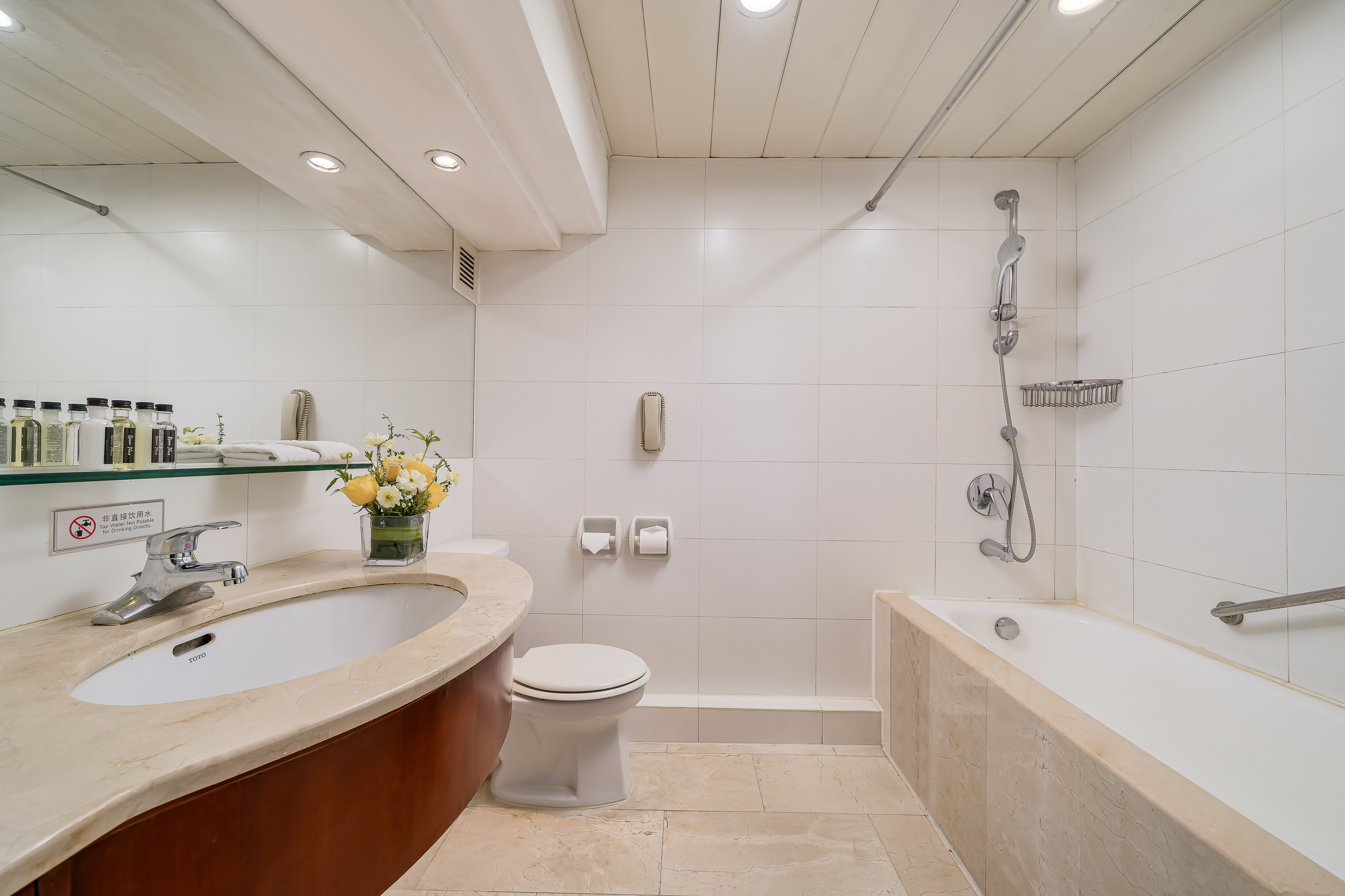 優享房（超大雨傘+小冰箱）