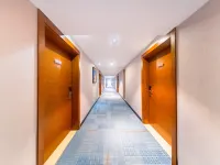Heyi Hotel (Xining Daxin Street Night Market Central Square Branch) Hotels in Xining