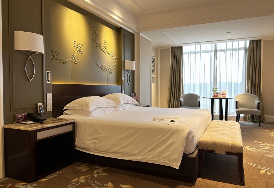 豪华大床城景房（暮色倾城落地窗）