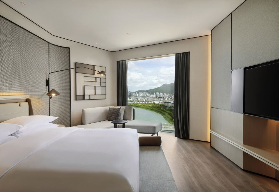 Sheraton Taizhou HotelExecutive River-view Suite