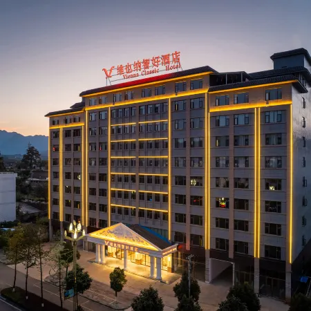 Vienna Classic Hotel (Qujing Luoping Railway Station)