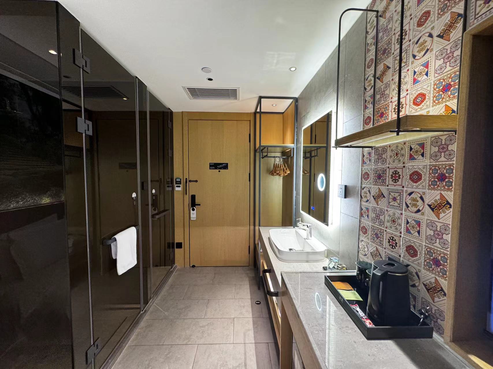 明星高级大床房（智能客控+电视投屏+迷你冰箱）