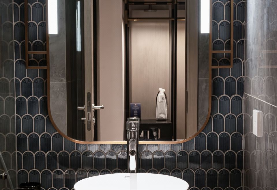 高級大床或雙床房（無窗）