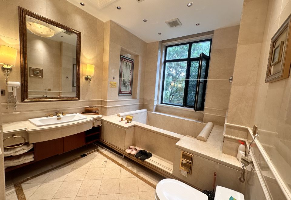 园景阳台大床房