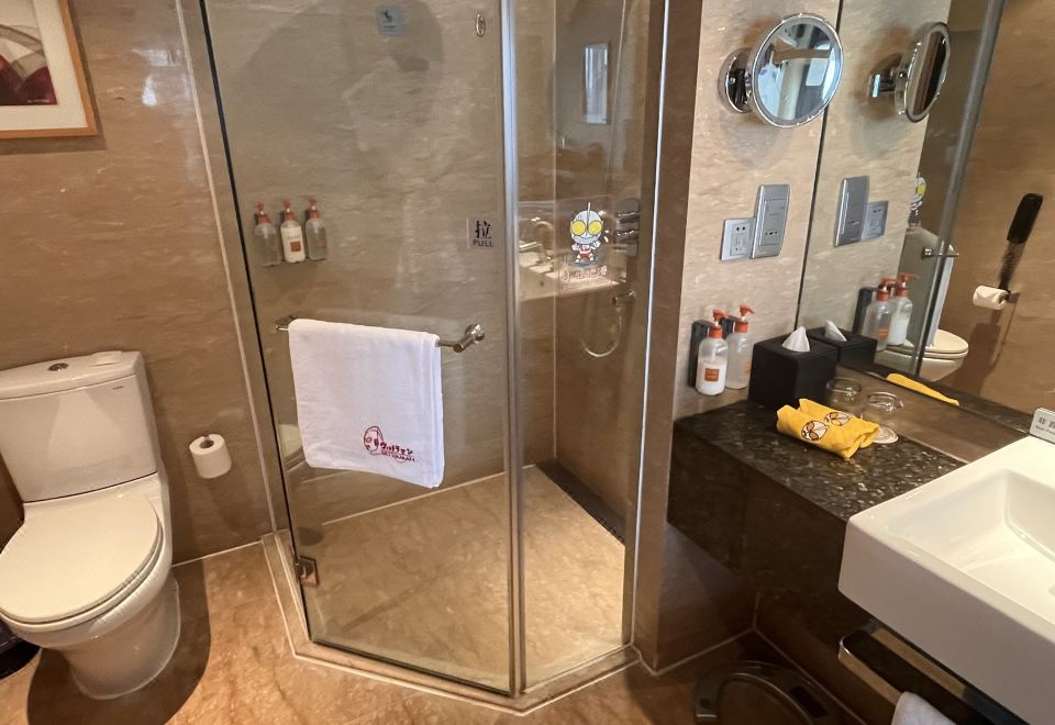 Crowne Plaza Tianjin BinhaiUltraman Theme Family Room (Lake-view)