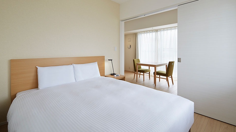 豪华 A 房，配备 1 张大床，公寓式