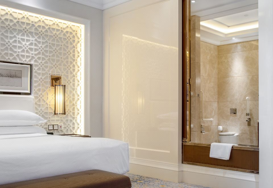 高级豪华大床房「云端俯看繁华+尽享静谧休憩」