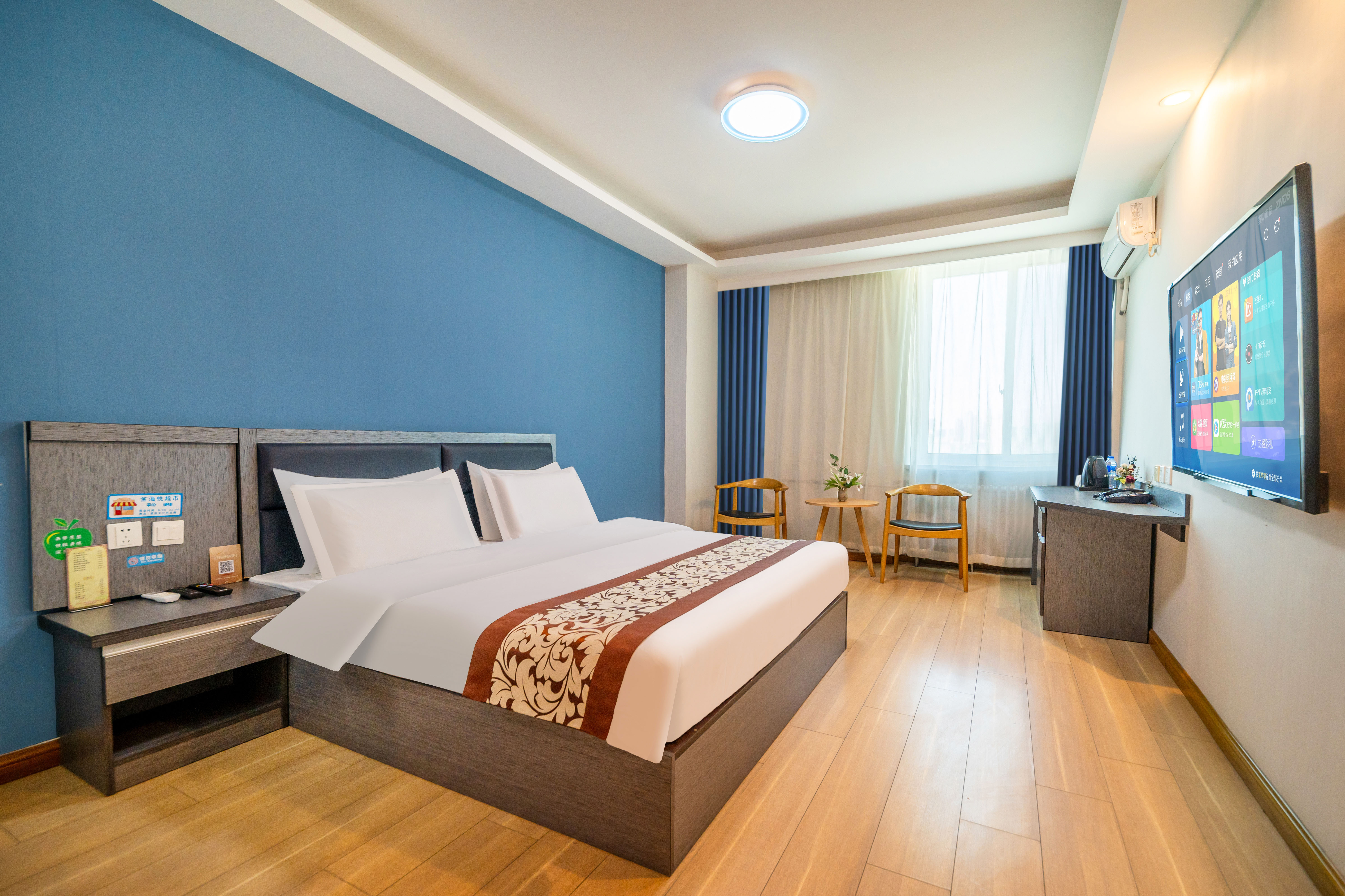 悦享·行政大床房|高空景观|沙发茶几|55寸电视