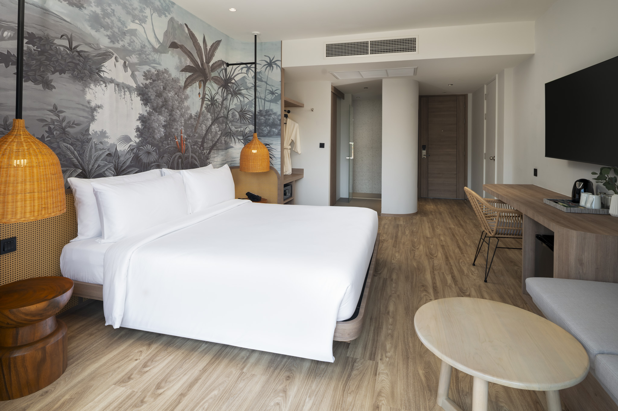 豪华泳池景大床房