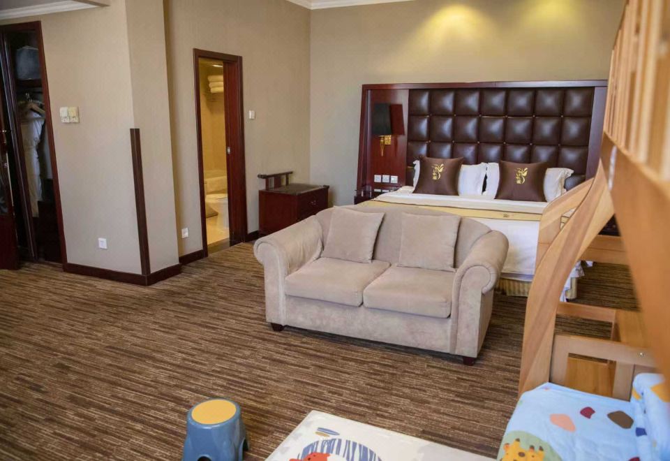 Qianmen Jianguo HotelFamily-friendly Family Room