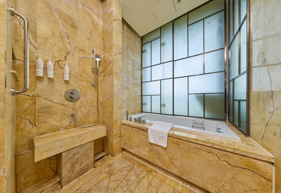 Haikou Marriott HotelFamily Sea-view Room - 1 Double Bed + 1 Single Bed