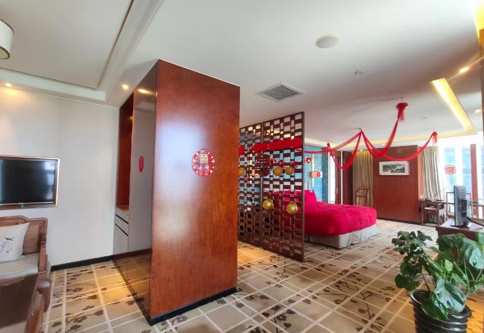 雍貴套房（大空間+特大床+紅木傢俱+會客區）