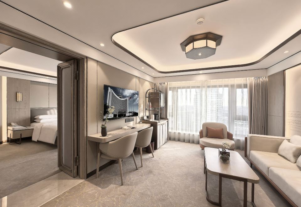 Beijing International HotelDeluxe King Bed Suite