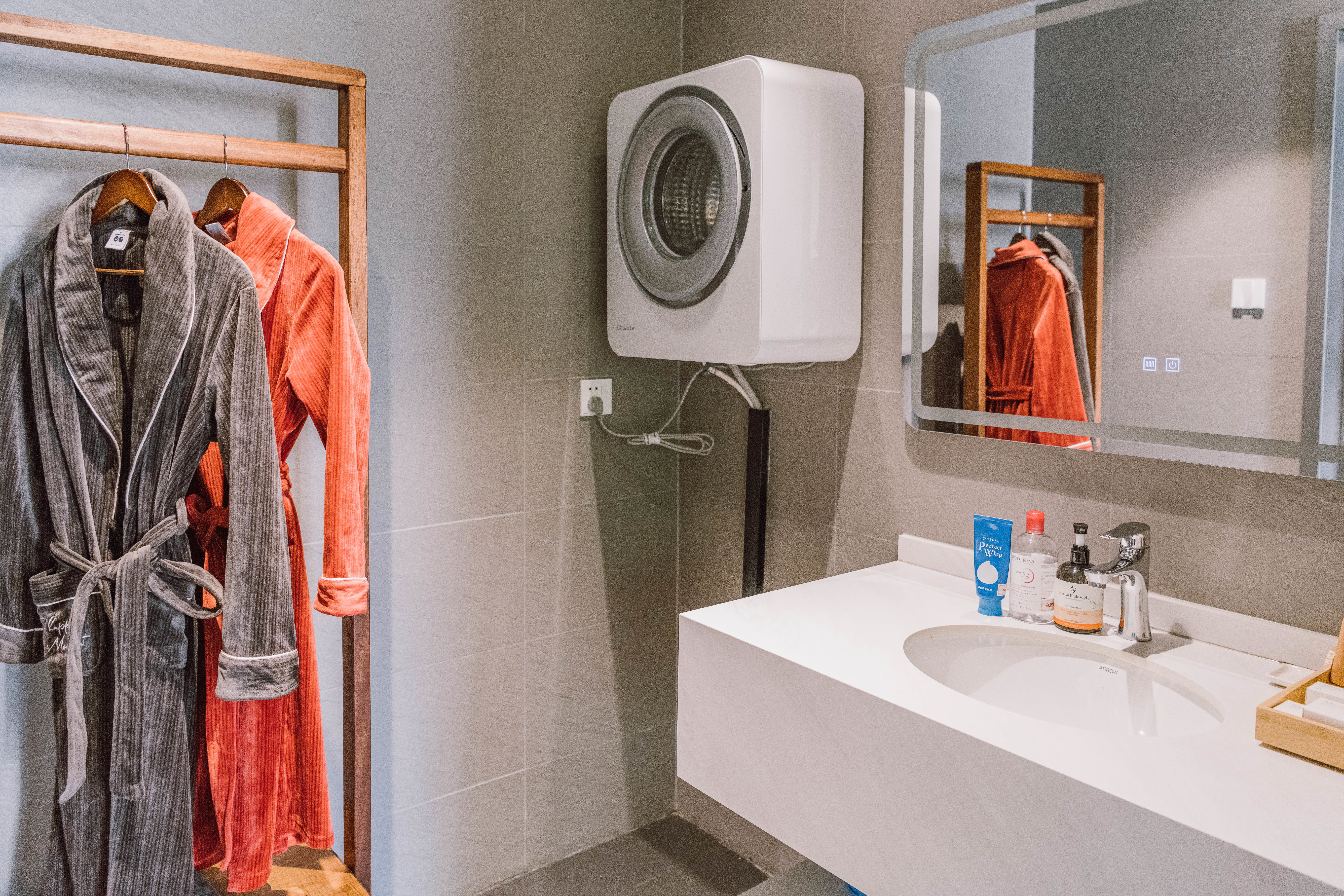 晚来·大床房（全屋暖气+巨幕投影+豪华浴缸+戴森吹风机）