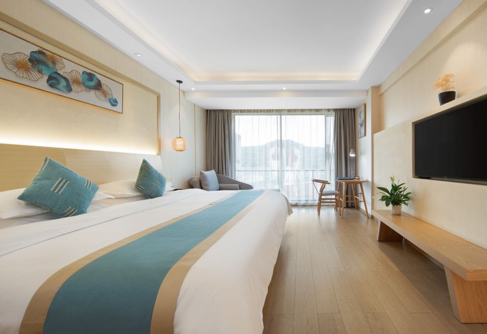 Queen Room With Lake View