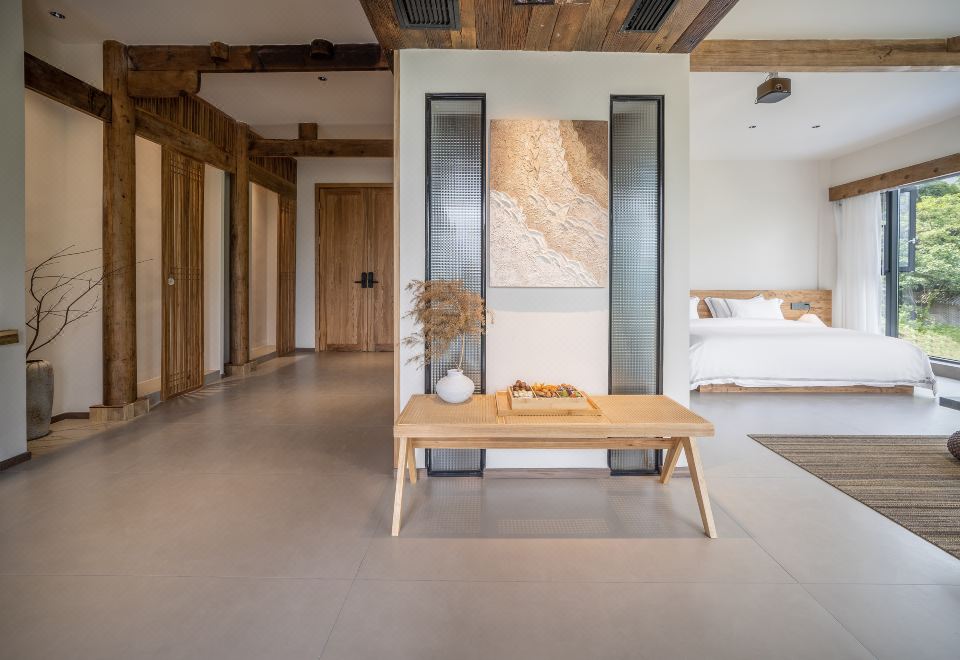 Qingcheng Mountain Qingwu HomestayMi Yue Terrace View Private Hot Spring Projection Double Bed Room (Central Air Conditioning + Whole House Floor Heating)