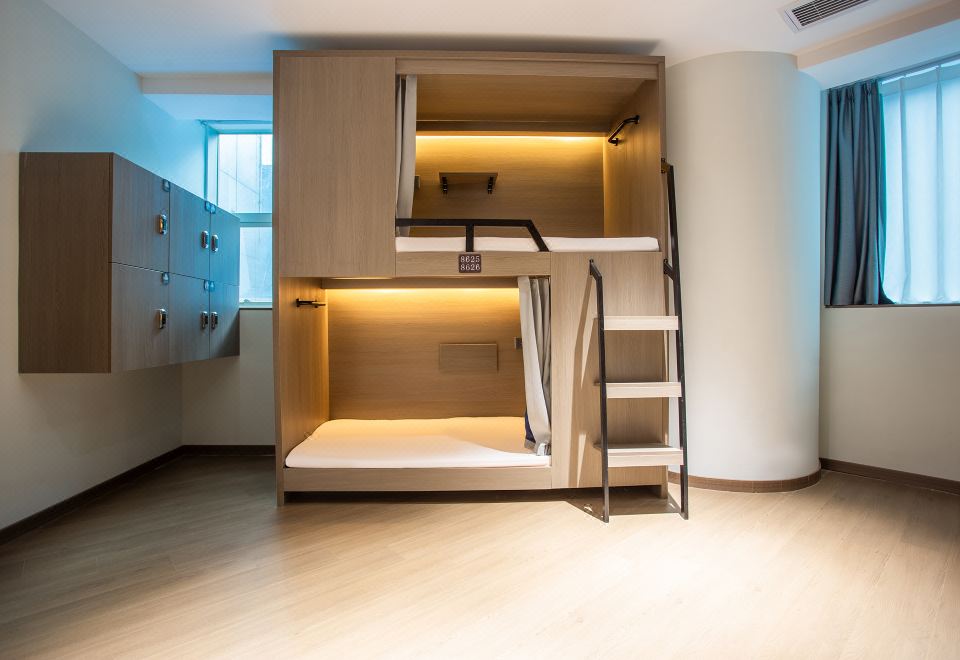 Likeyou女生六人間「浴巾+負離子高速吹風機+品牌沐浴」