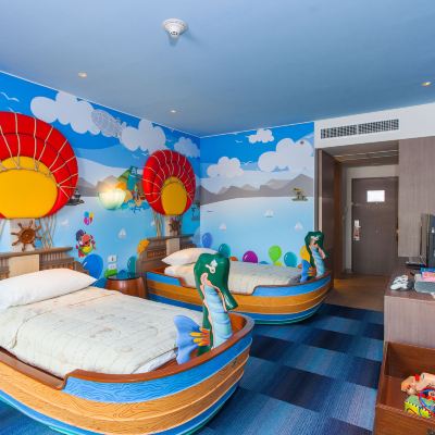 1張特大床，2張單人床， 2臥室家庭套房 普吉假日飯店優惠